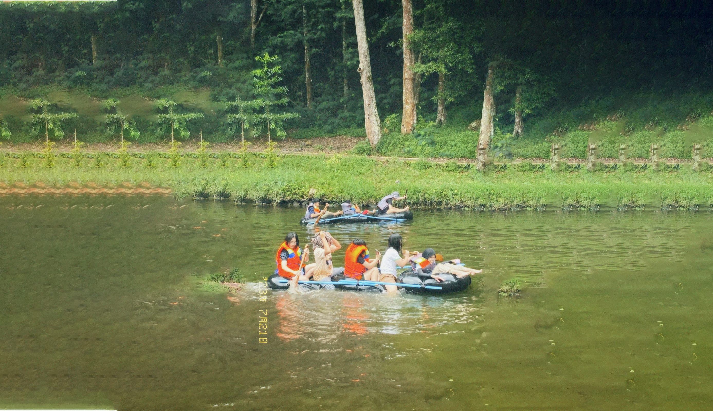Peserta outbound Mandalawangi dalam kegiatan luar ruangan